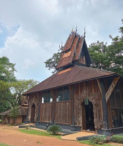 Hot Springs/White Temple/Baan Dum